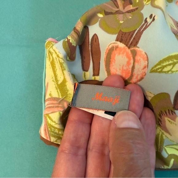 Maaji Multicolor Floral Bikini reversible, lined , padded top. Size S woman’s - Picture 7 of 13